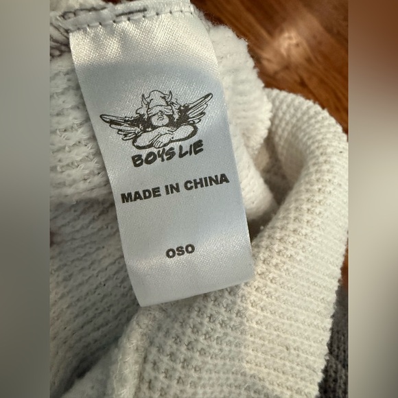 Boys Lie Sweater. One size fits all. - Picture 2 of 5